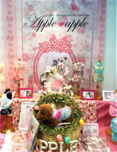 各種ブランドお洋服も豊富に取り揃えております。気になる商品のご試着などお気軽にお声掛けくださいませ!