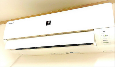 繁忙期(GW)を前に、終日フル稼働するであろう「エアコン全台」の清掃を「ダスキン」に依頼。衛生責任者主導の下、快適な保育環境をお約束致します。